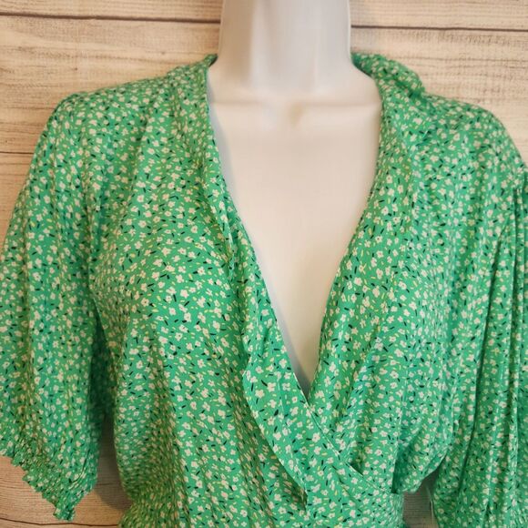 Old Navy Size XL Womens Green Floral Wrap Blouse W/Smocking & Ruffle NWT - Picture 4 of 9